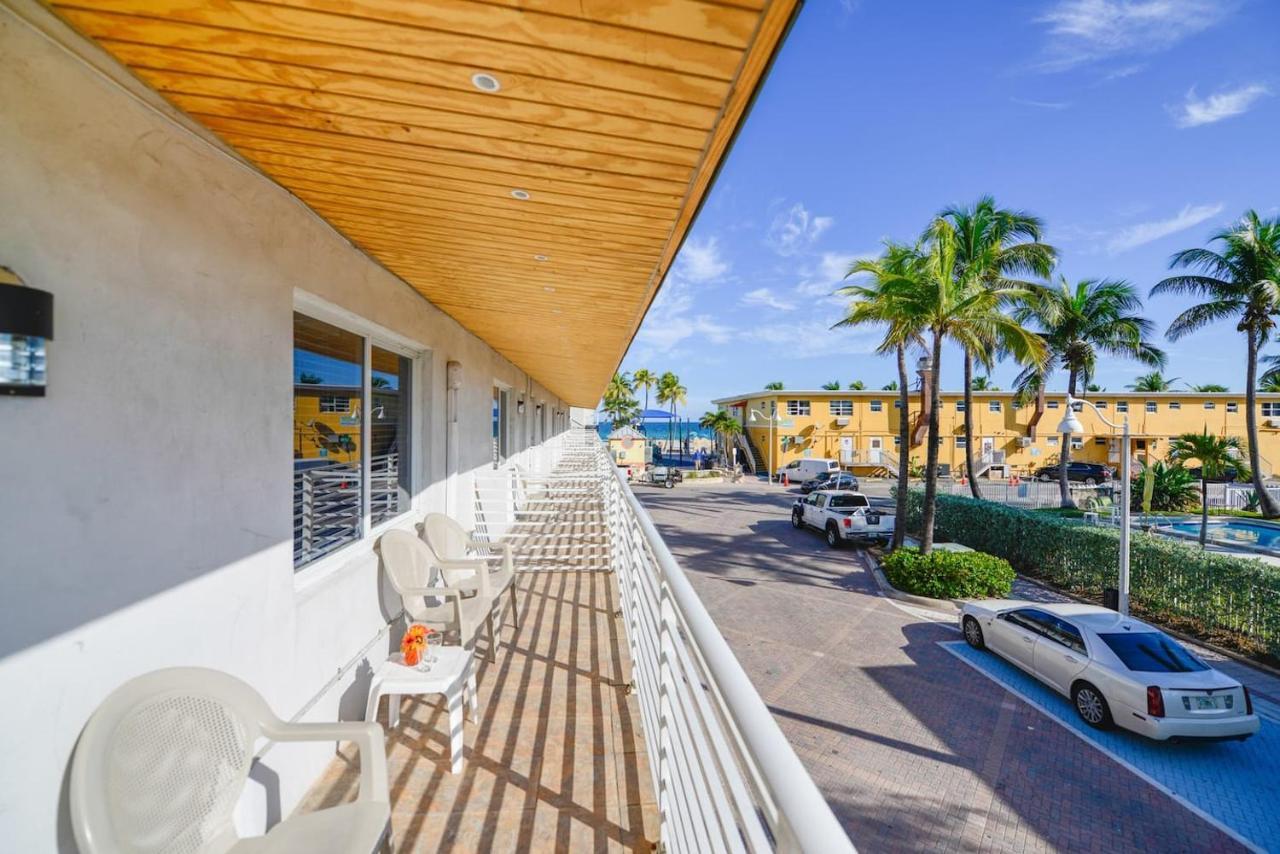 Cozy 1 Bedroom With Pool Steps From The Beach #41 Hollywood Esterno foto