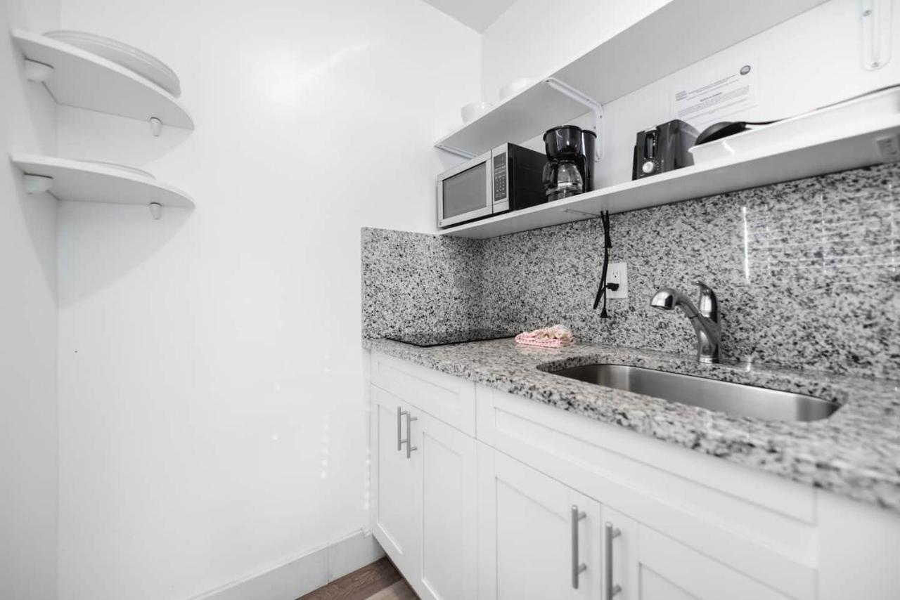 Cozy 1 Bedroom With Pool Steps From The Beach #41 Hollywood Esterno foto